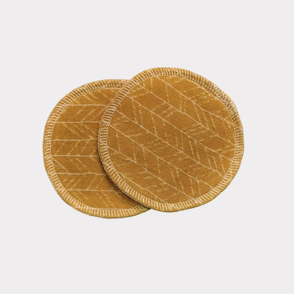 Senapsgul texturerad vävd underlägg med geometriskt mönster och flätade kanter.