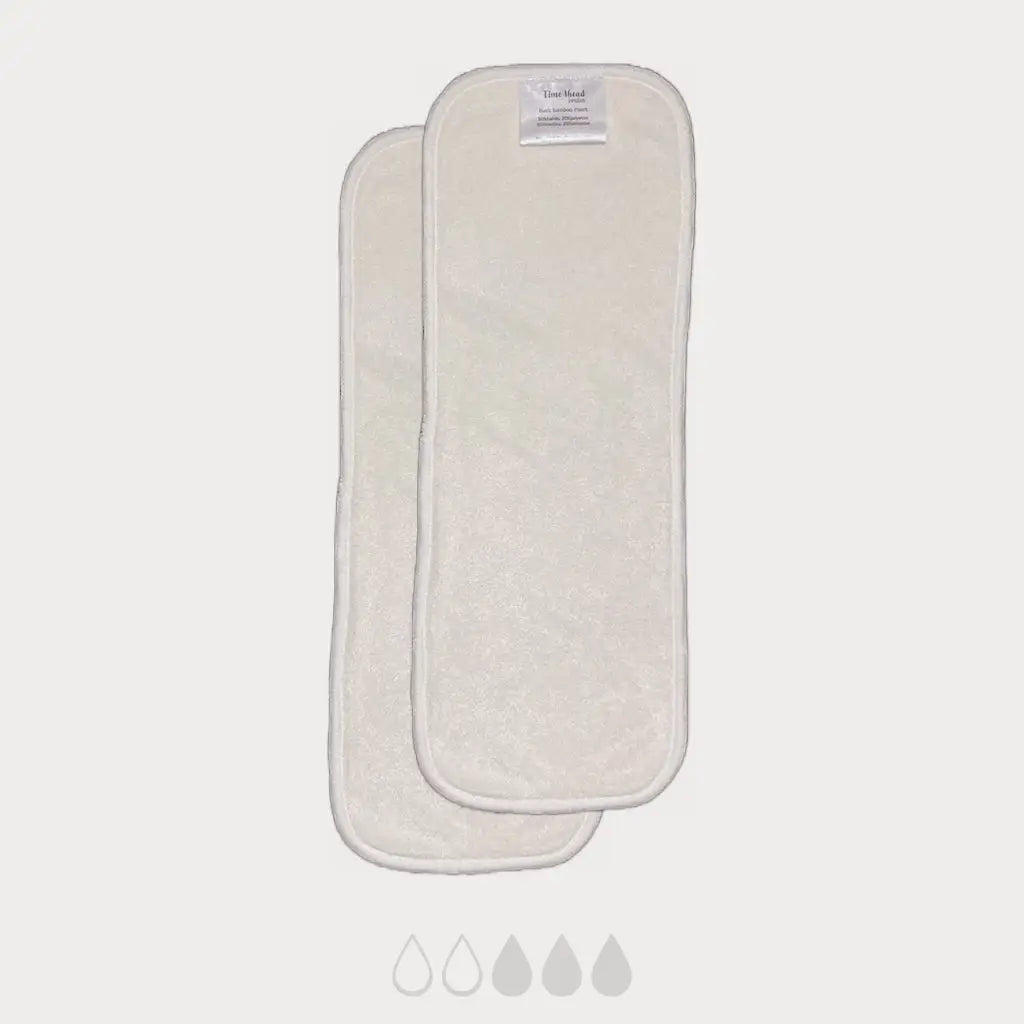 Avlångt vitt tygblock med rundade ändar och en liten etikett.