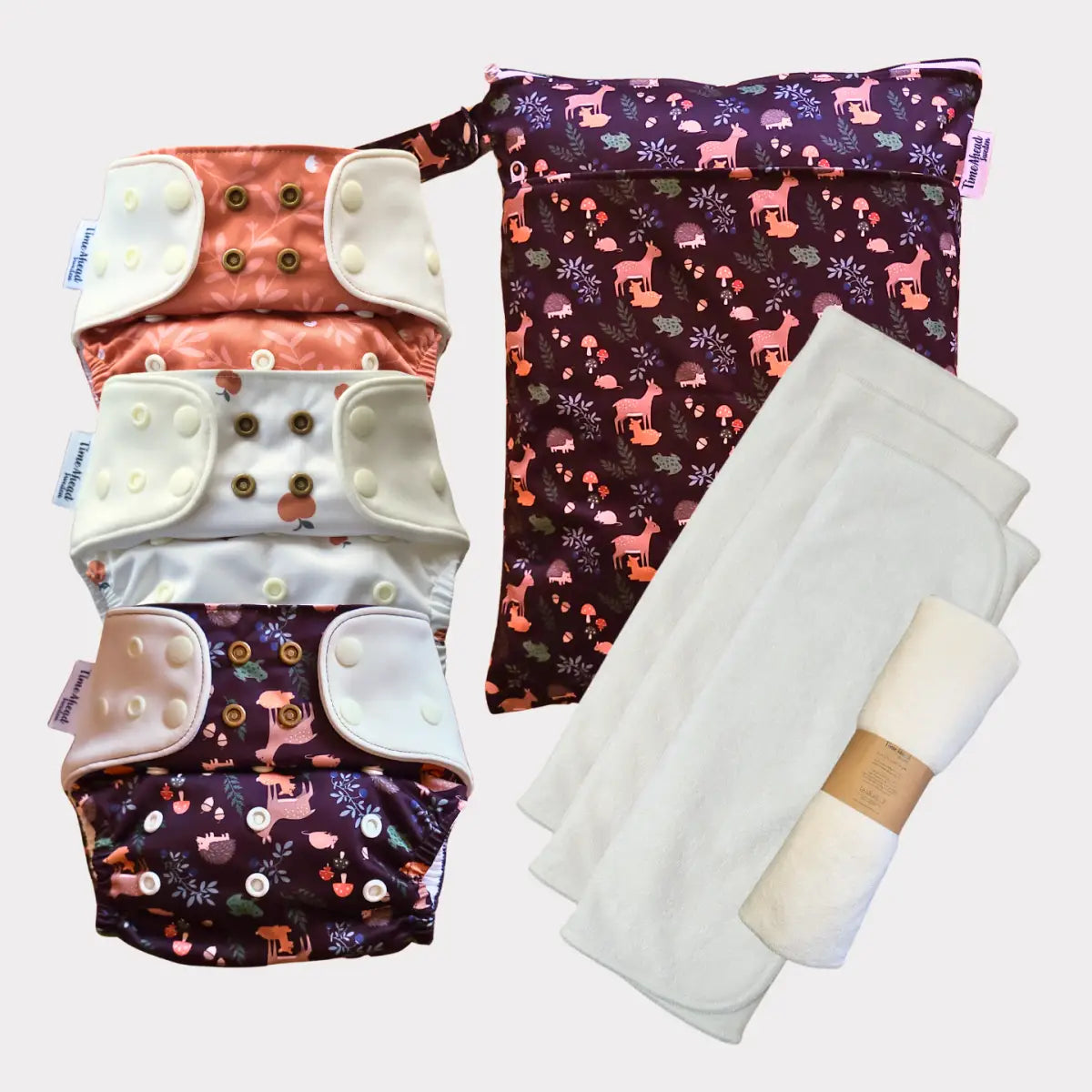 Startpaket komfort med tre pocketblöjor i mjuk bambufrotté och återvunnet material samt matchande blöjväska och våtservetter för ett medvetet val