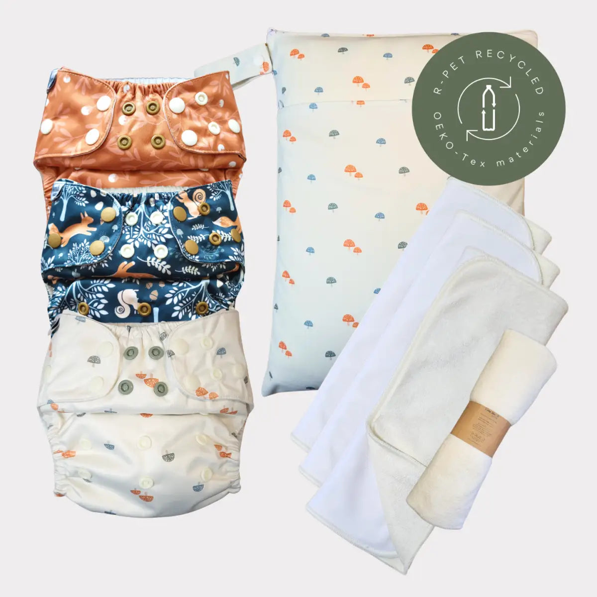 Miljövänligt återanvändbart blöjsystem med färgglada mönster och material återvunnet från PET.